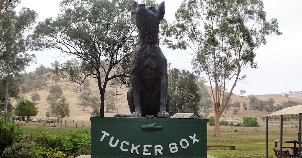 Dog on Tuckerbox in Gundagai